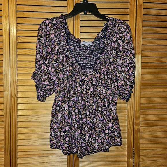 Women's Floral Smocked Top - Picture 2 of 4
